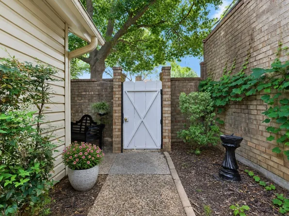 618 Castlewood Ln, Arlington, TX 76012