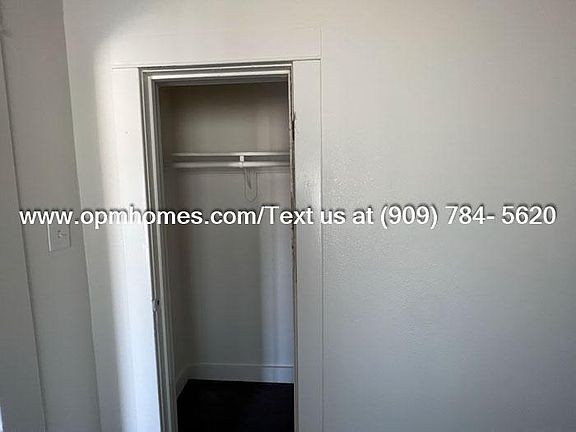 3rd image of 1068 N Sierra Way