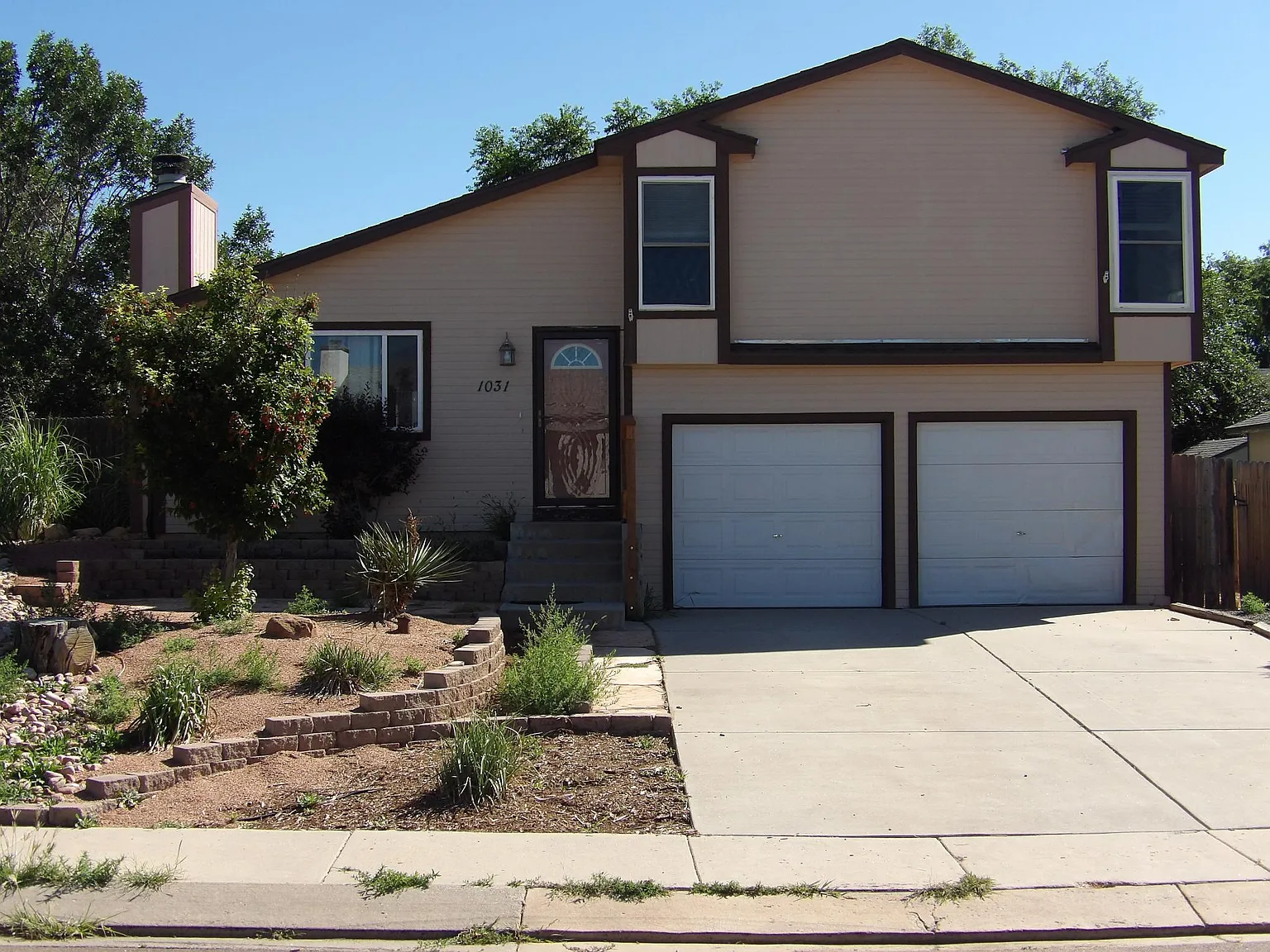 4 bed, $1,825 — Photo 2