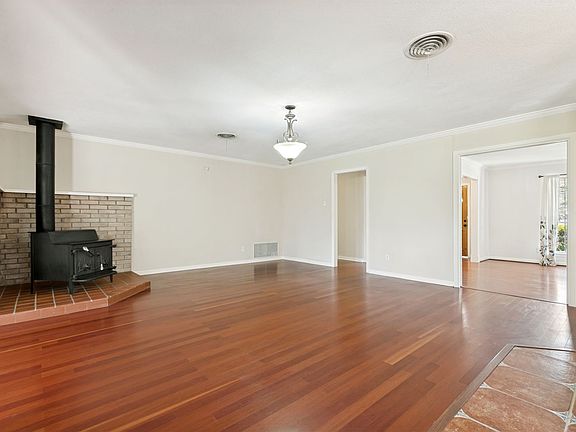 5th image of 715 E Sunshine Dr