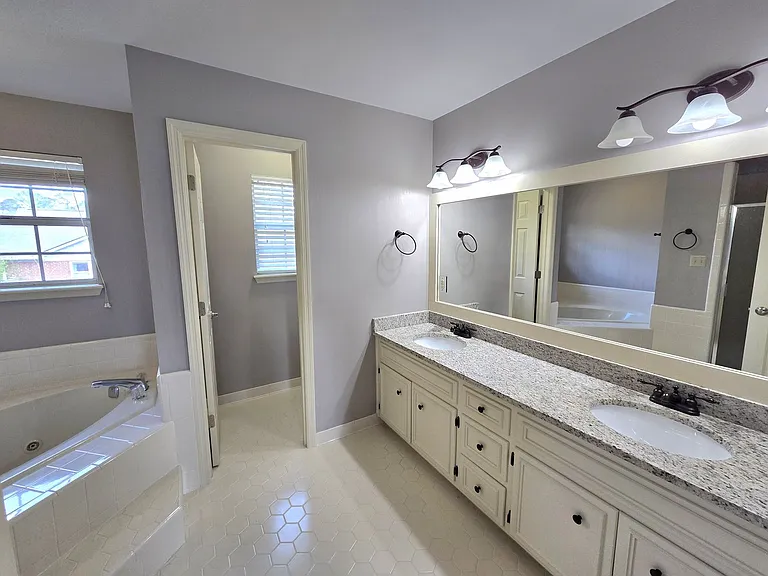 4517 Crosland Dr — Photo 17