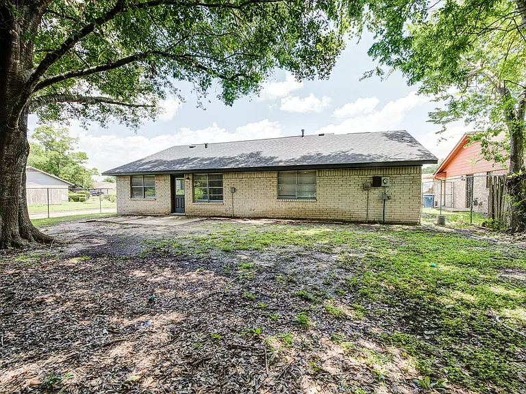 2035 Deerhurst Ln — Photo 19