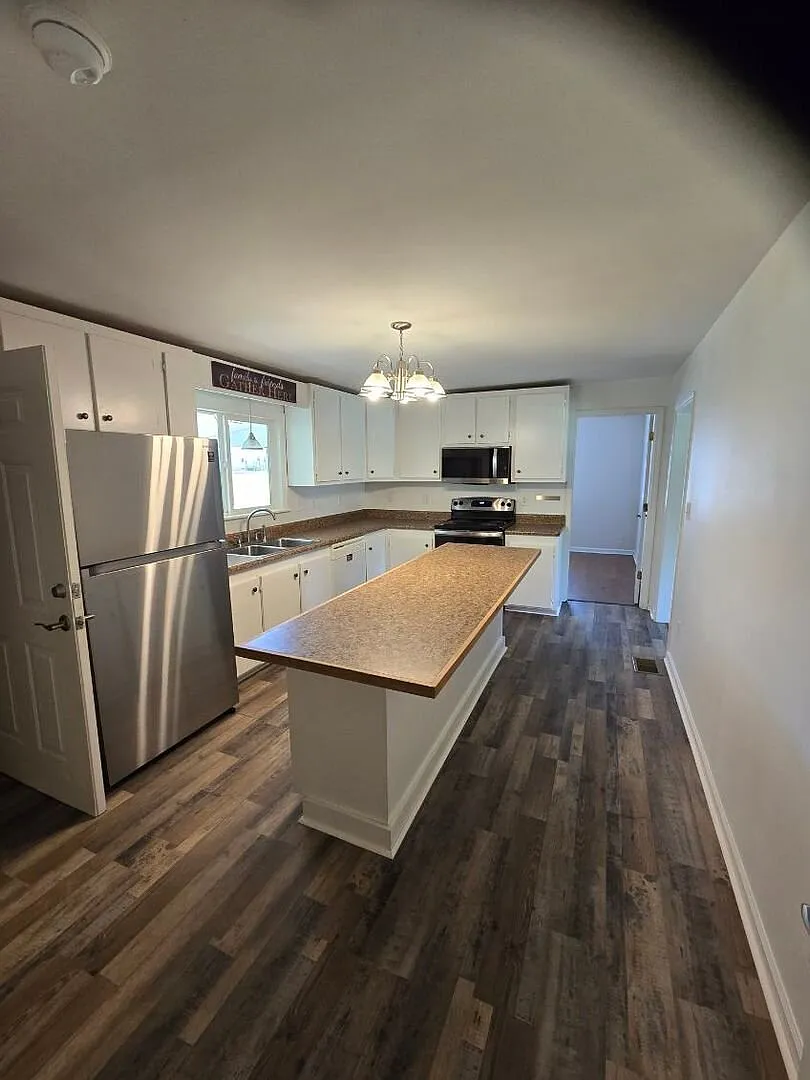 3 Bed, 2 Bath Home Available in Greer — Photo 3