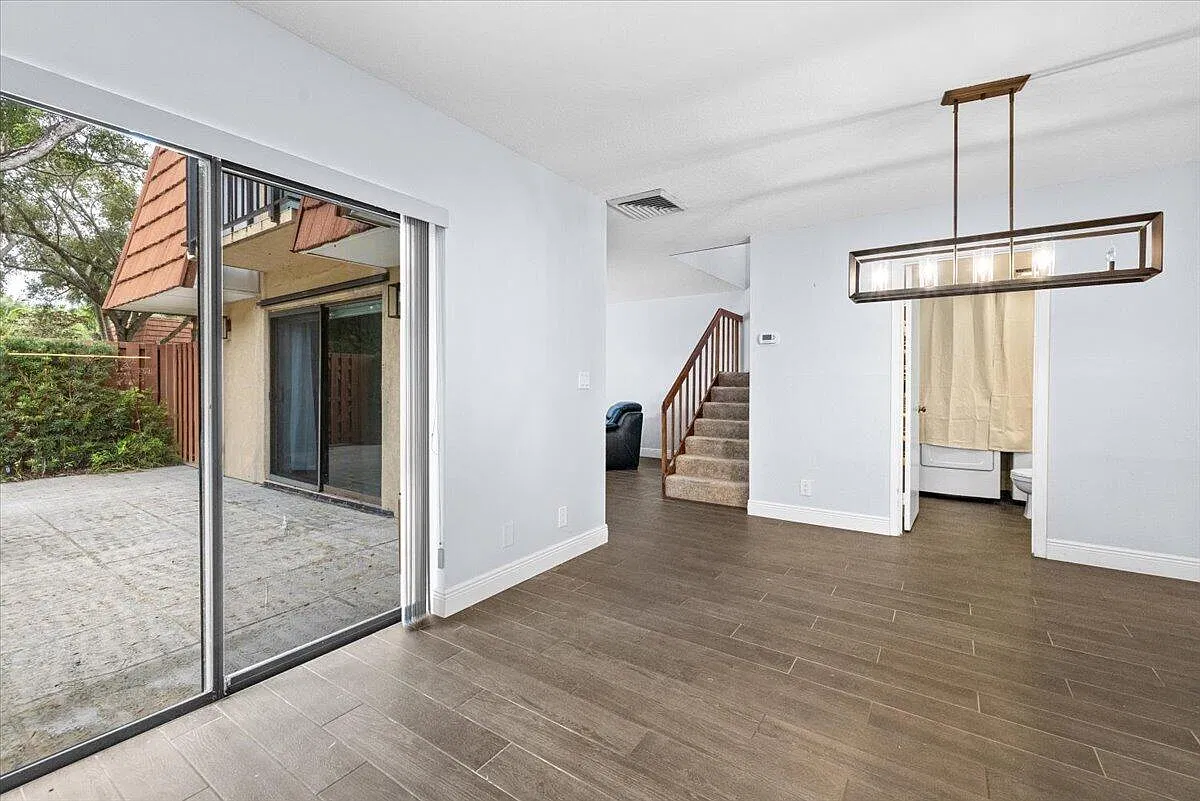 2 bed, 2.5 bath, 1288 sqft, $2,850 — Photo 3