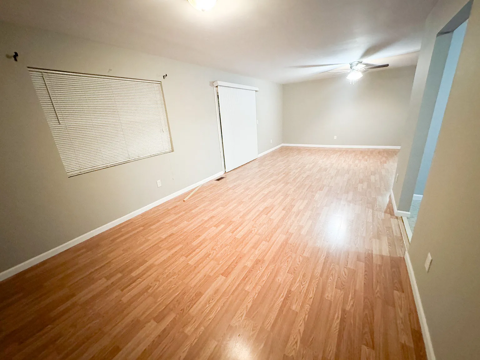 3 bed, 2.0 bath, 1308 sqft, $2,000 — Photo 2