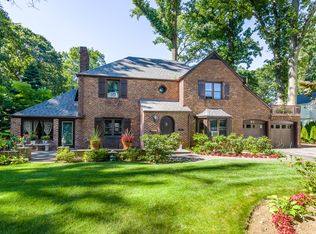 81 Rockywood Rd, Manhasset, NY 11030