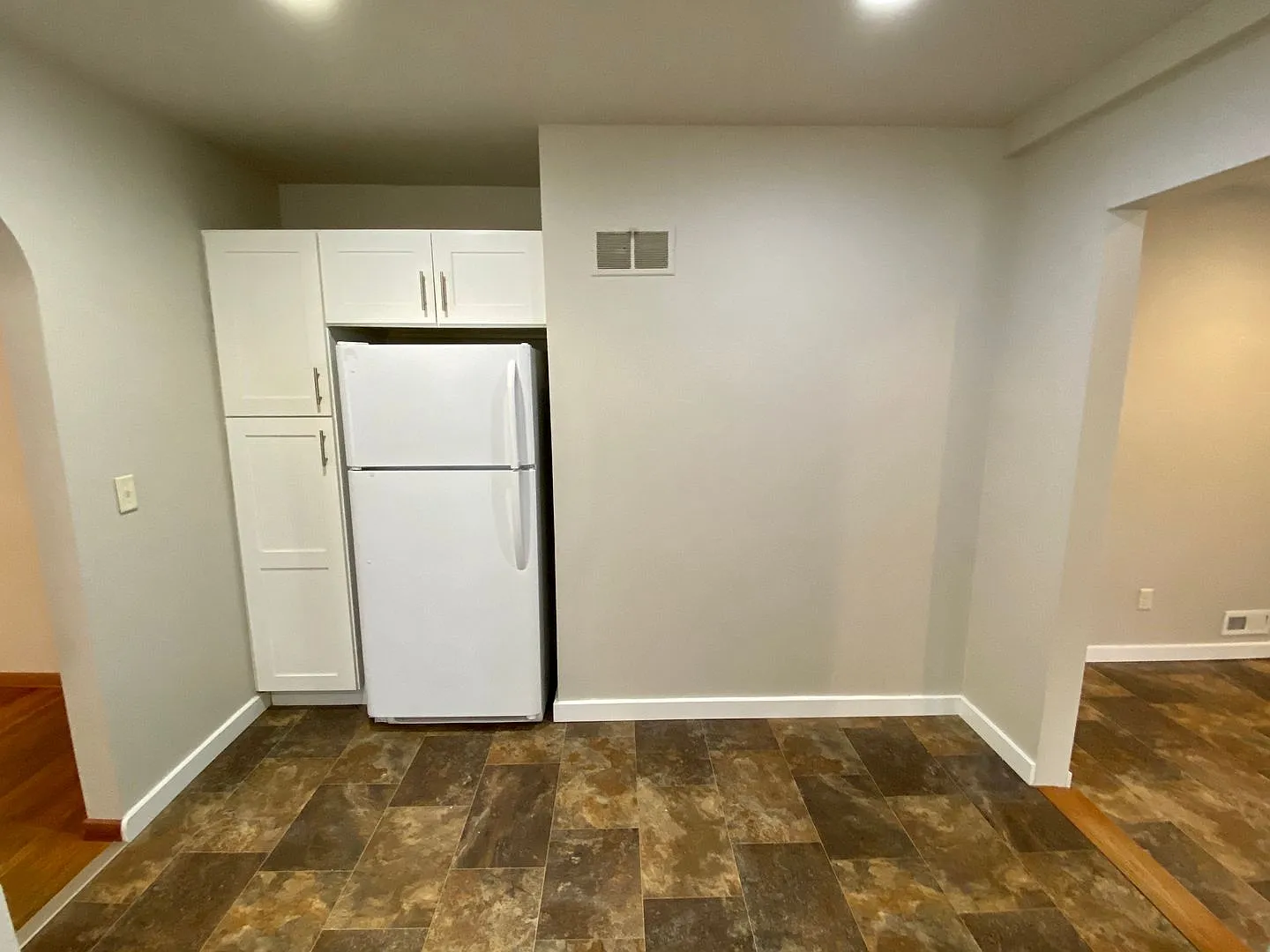 Spacious 4 bed 2 bath ranch home with two family rooms! — Photo 3