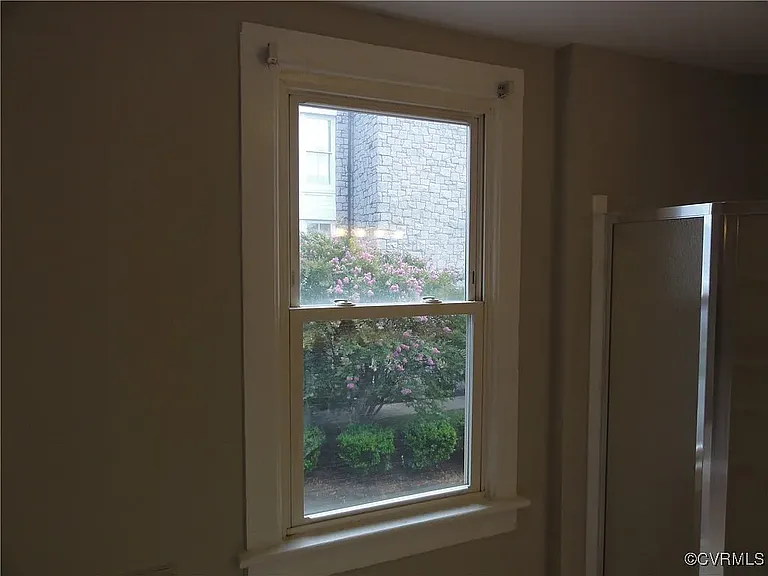 2512 E Leigh St — Photo 10