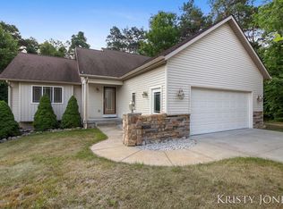 1748 Pineridge Dr, Hastings, MI 49058