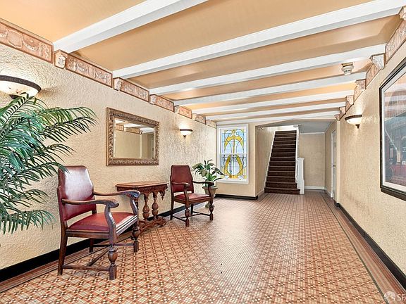 3rd image of 930 Scott St APT 6