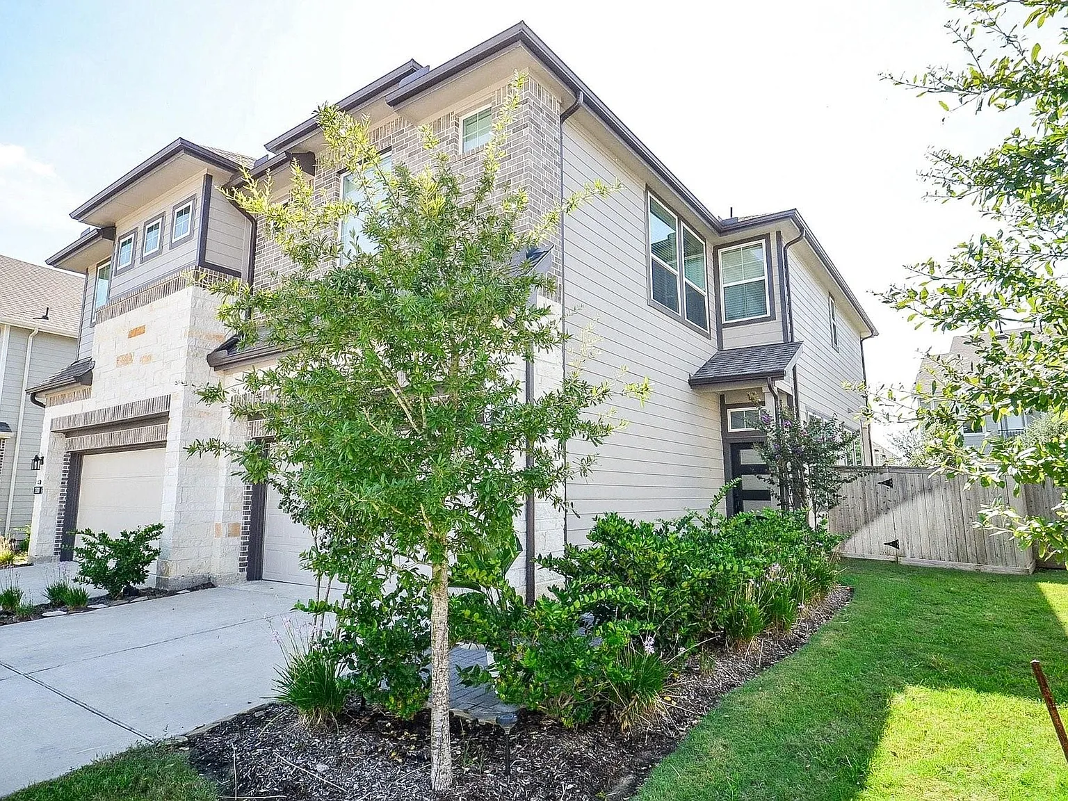 3 bed, 2.5 bath, 1674 sqft, $2,300 — Photo 4