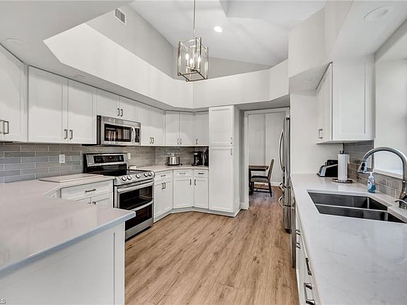 4th image of 26910 Wedgewood DR #301