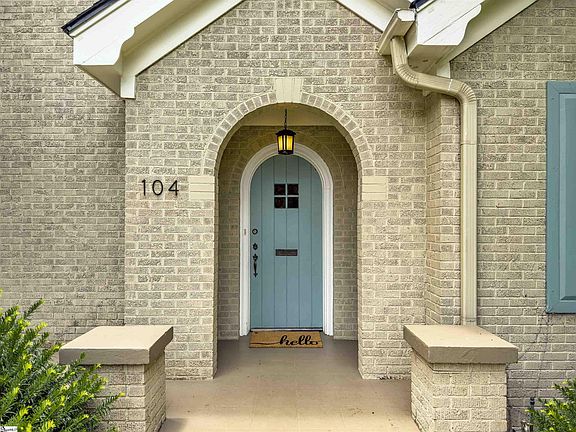 2nd image of 104 Ponce De Leon Dr