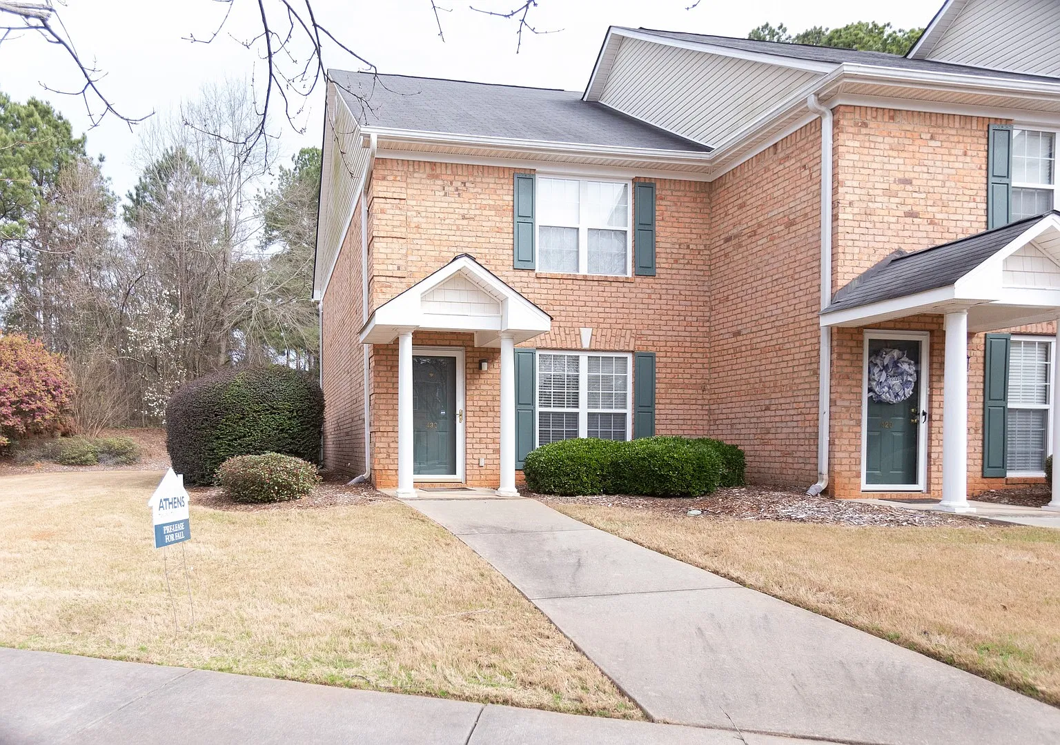 2 Bedroom Townhome off Atlanta Hwy! — Photo 2
