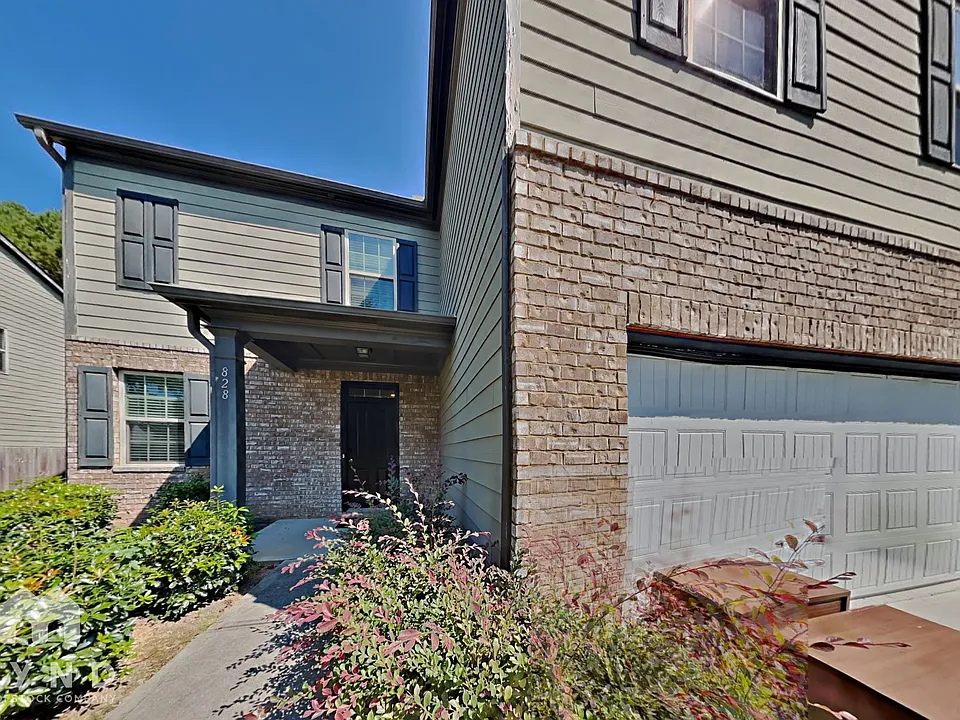 828 Lake Chase