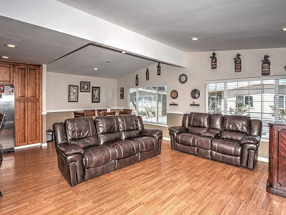 3rd image of 2738 Whispering Hills Dr