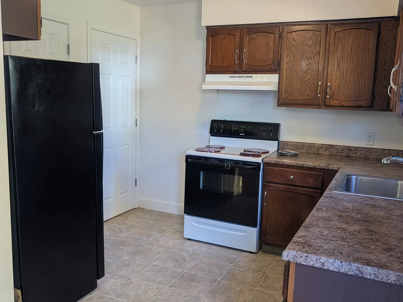 3 bed, $1,425 — Photo 4