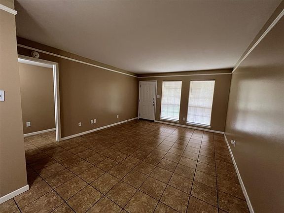 3rd image of 500 Willow Dr APT B7