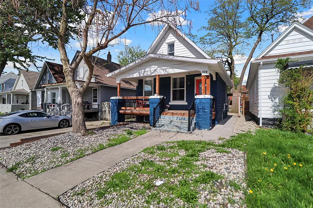 2 bed, $1,100 — Photo 1