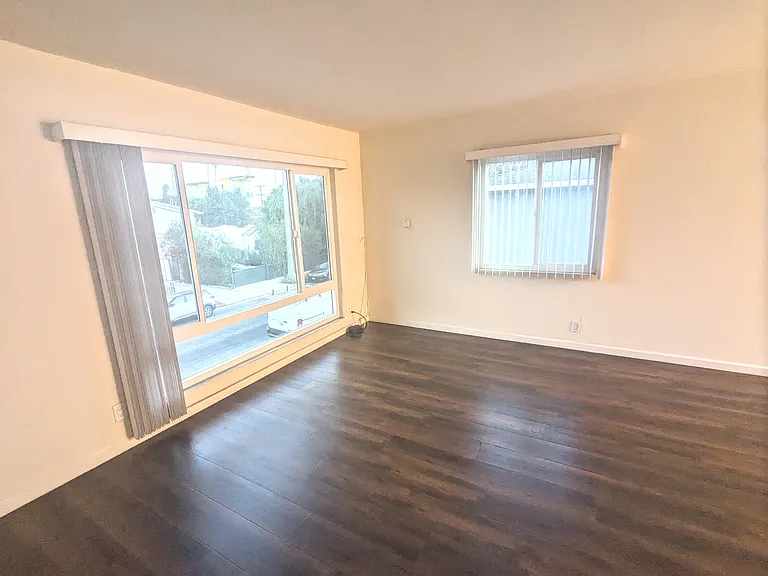 1437 S Cochran Ave #3 — Photo 4