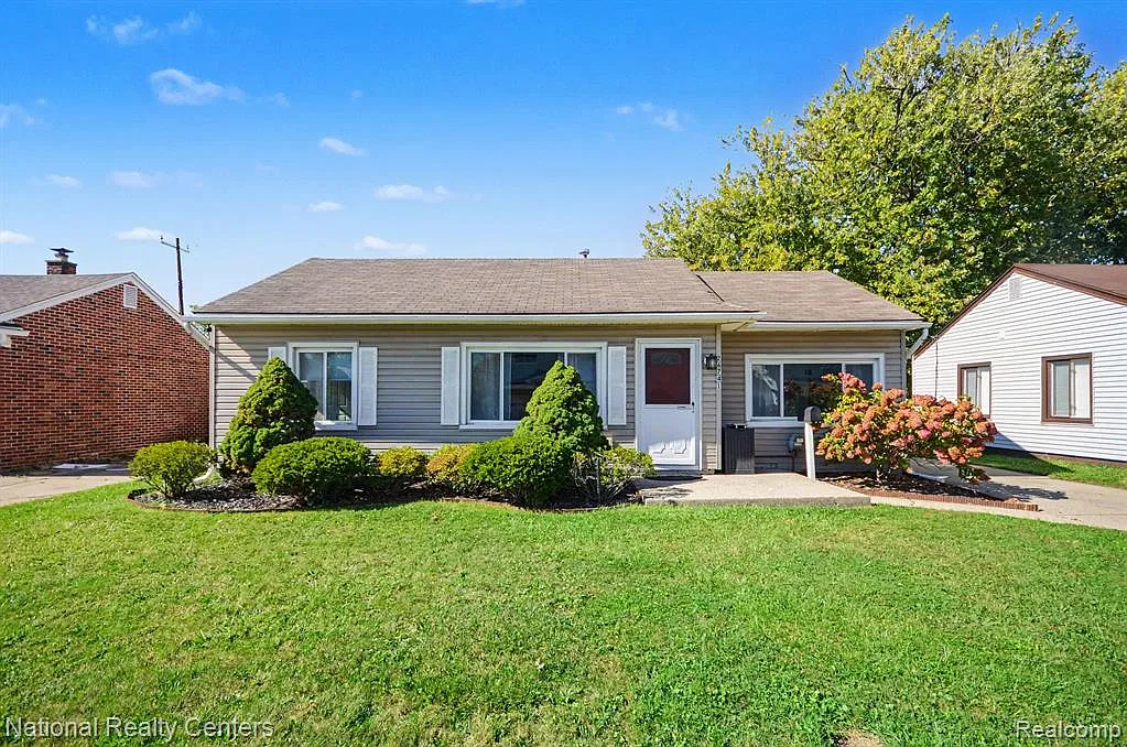 3 bed, 1.0 bath, 1000 sqft, $1,600 — Photo 1