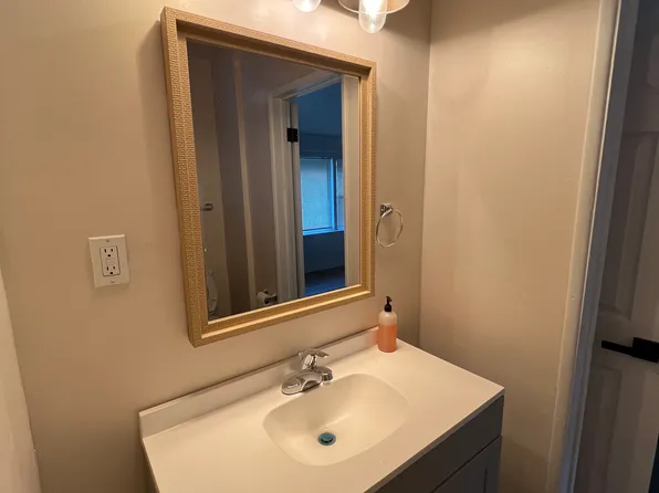 916 S Hollenbeck St, West Covina, CA 91791