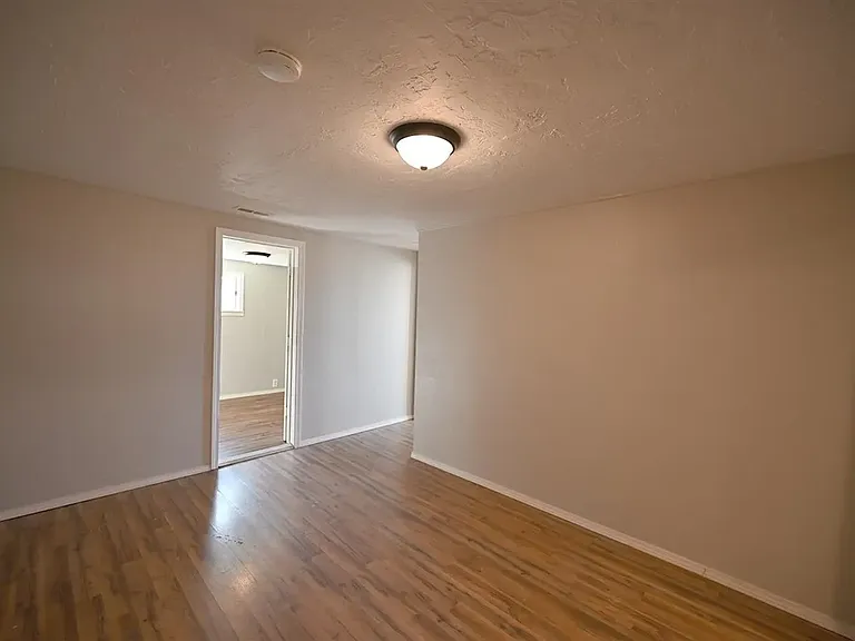 1401 S Lowry St — Photo 13