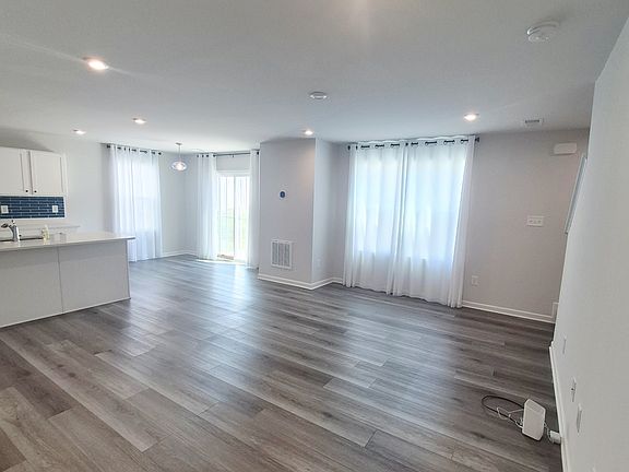 2nd image of 130 Robinia Rd