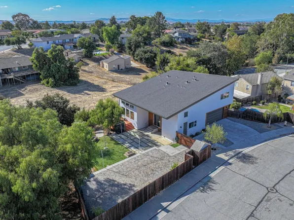 1220 Mulberry St, Hollister, CA 95023