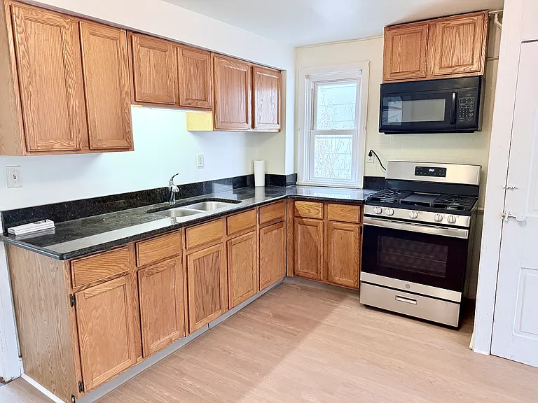 236 Walnut St — Photo 8