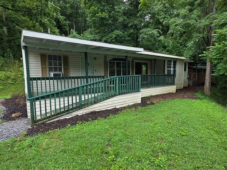 8 Twins Ln — Photo 1