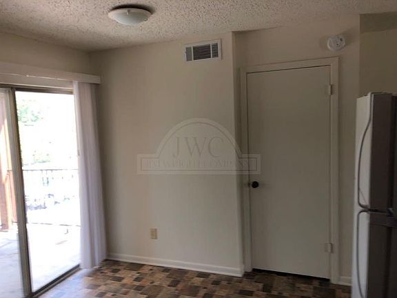 4th image of 2204 Hunt Dr APT D