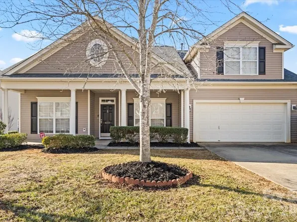 8227 Four Sisters Ln, Charlotte, NC 28215