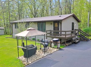 N6828 Springbrook Rd, Cecil, WI 54111