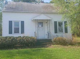 190 Division St, Iola, WI 54945