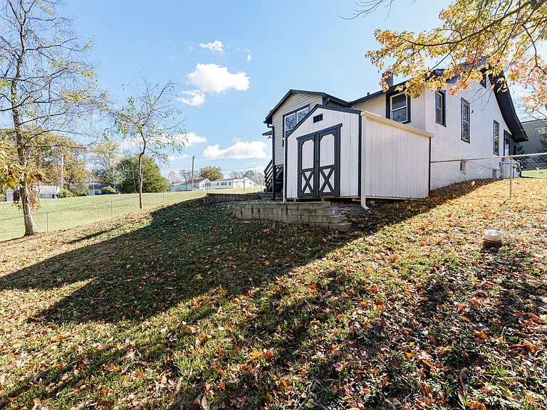257 Gordon Pl — Photo 31