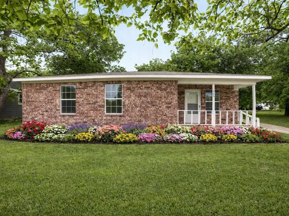 808 Park St, Commerce, TX 75428