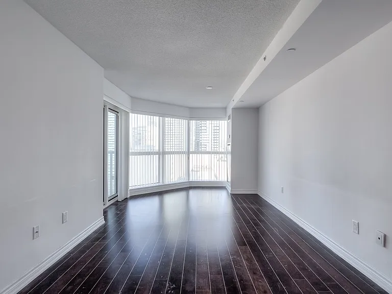 386 Yonge St #1816 — Photo 6