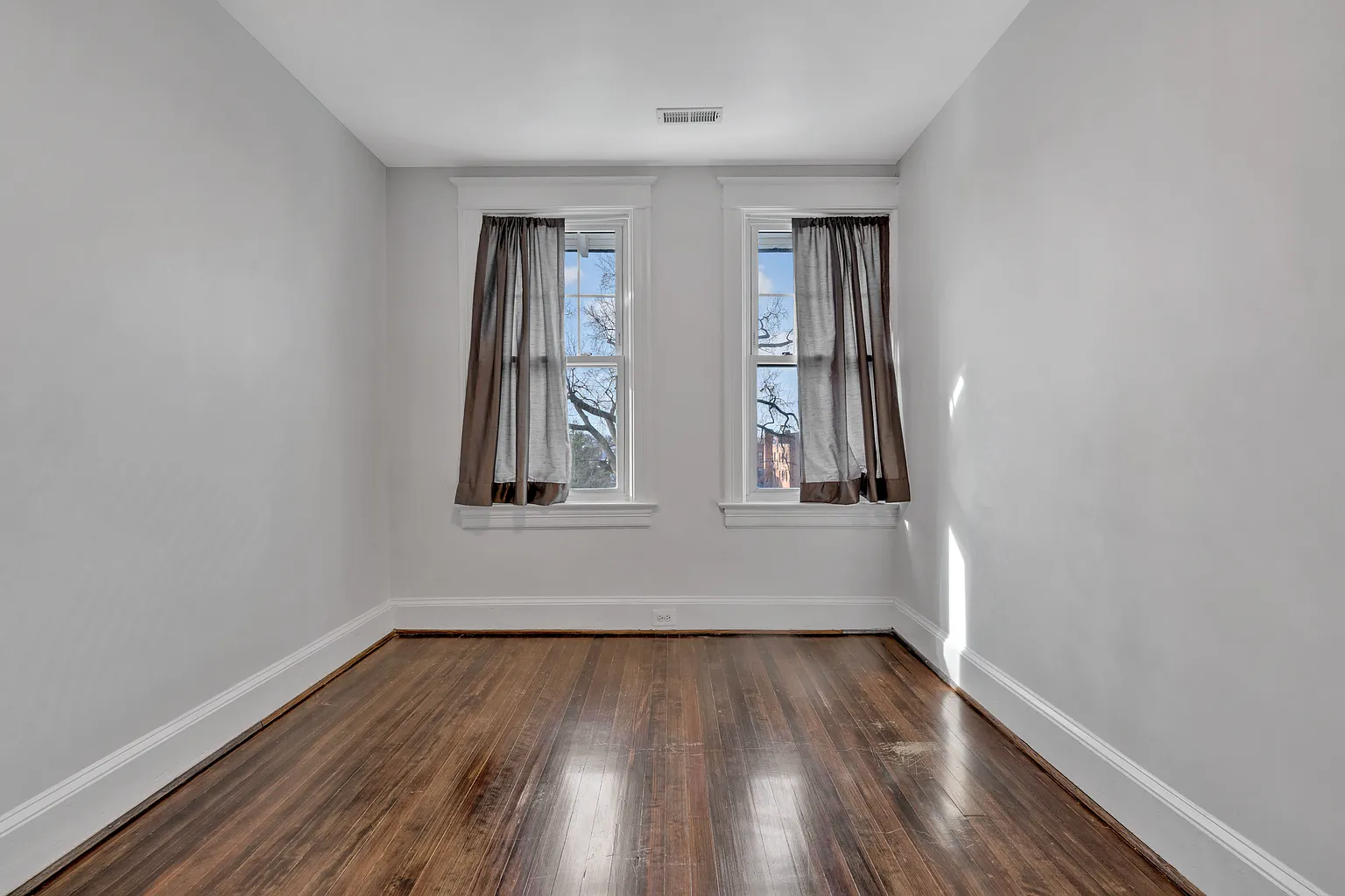 1278 Neal St NE photo 1