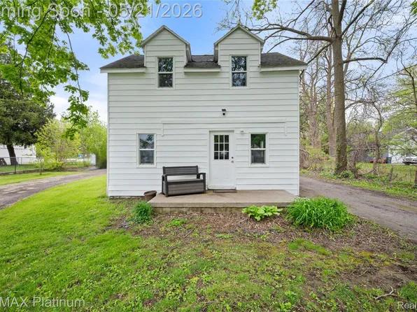 6116 Lapeer Rd, Burton, MI 48509