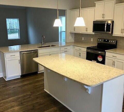 4th image of 1591 E New Carraway Place SE