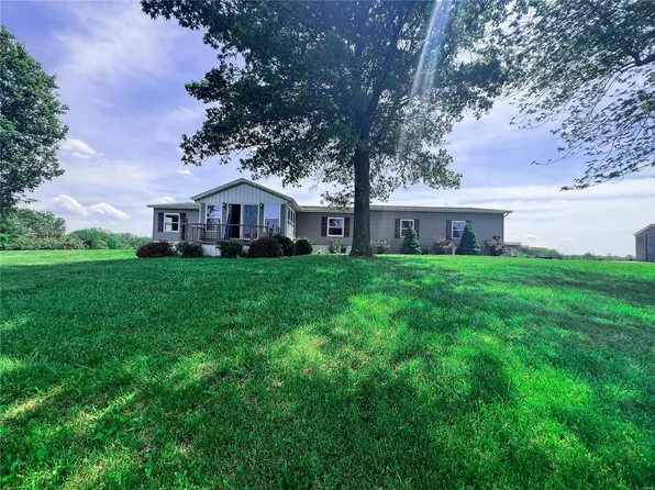 5332 Foxtail Rd, Chester, IL 62233