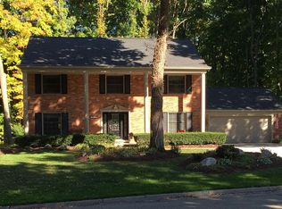 28822 Oak Point Dr, Farmington Hills, MI 48331