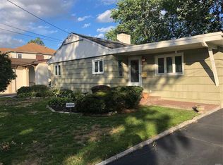 839 Jefferson St, Woodmere, NY 11598