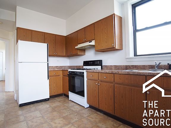 3rd image of 2645 N Sawyer Ave #3