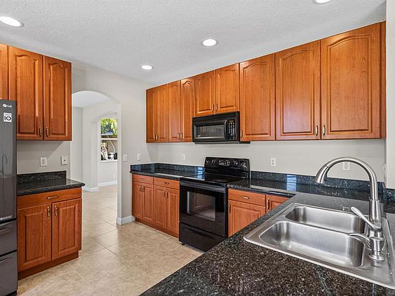 4th image of 14552 Larkspur Ln