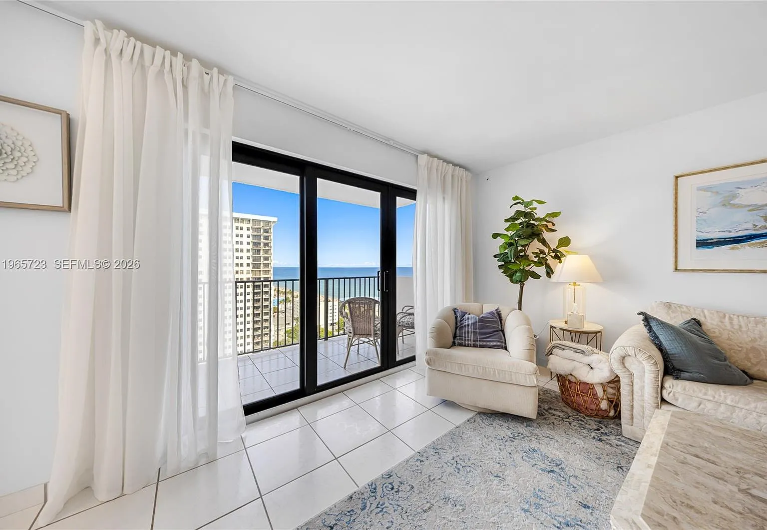 Summit Condo — Photo 4