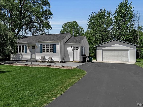 2nd image of 7077 Tonawanda Creek Rd