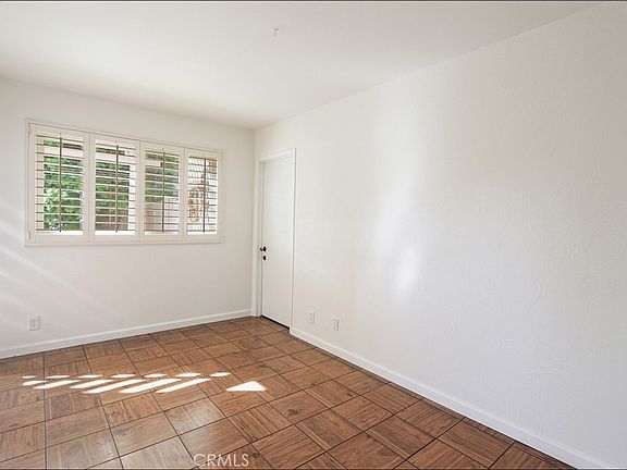 5th image of 104 Oval Rd