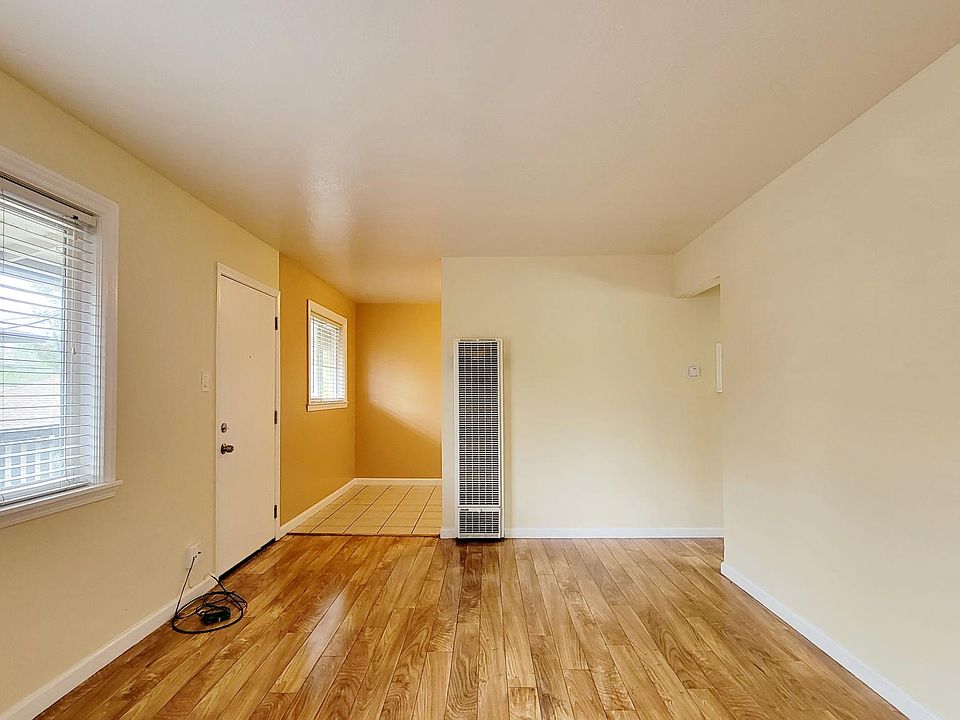 1st image of 321 Oak Ave APT 5